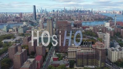 2020 - An Excellent Aerial Shot Of New York City's Freedom Tower, The Brooklyn Bridge And East River From Brooklyn - Video Drone Footage