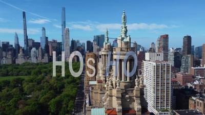 2021 - Excellent Aerial Shot Of The Towered San Remo Apartments On Central Park West In New York City - Video Drone Footage