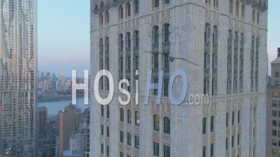 2022 - Rising Aerial Of Luxury Penthouse Apartments In The Woolworth Building With The New York City Skyline - Video Drone Footage