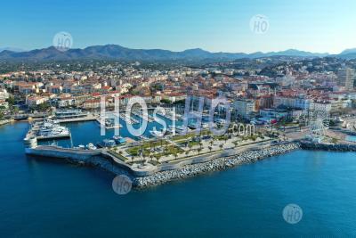 Vue Aérienne De Saint Raphaël Sur La Côte D'azur, Var, France - Photographie Aérienne