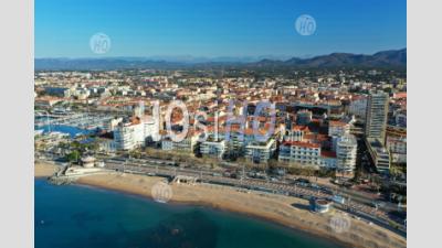 Vue Aérienne De Saint Raphaël Sur La Côte D'azur, Var, France - Photographie Aérienne