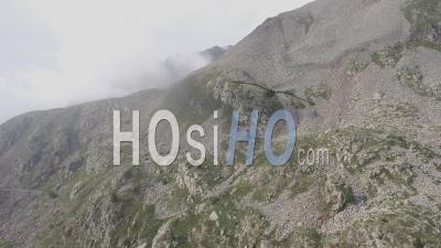 Montagnes Autour De La Station Balnéaire D'isola 2000 En été, Alpes-Maritimes, France - Vidéo Par Drone