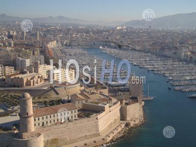 Vue Générale Du Vieux Port, Avec Le Fort-Saint-Jean, Marseille, Bouches-Du-Rhône, France - Photographie Aérienne