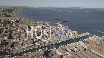 Marseillan, Le Port, Les Caves De La Maison Noilly-Prat (usine De Vermouth Du 19ème Siècle) - Vidéo Par Drone