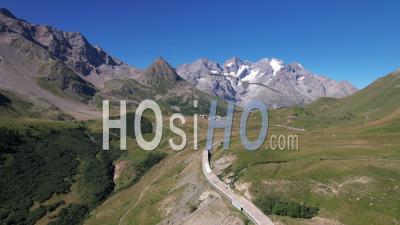 Le Col Du Lautaret Et La Chaîne De Montagnes De La Meije, Hautes-Alpes, France, Vidéo Par Drone