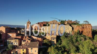 Roussillon, Labellisé Les Plus Beaux Villages De France, Les Plus Beaux Villages De France, Vaucluse, France - Video Par Drone
