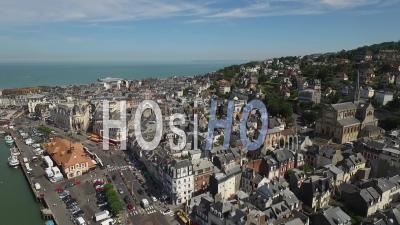 Bord De La Touques Trouville Vue D'ensemble - Vidéo Par Drone
