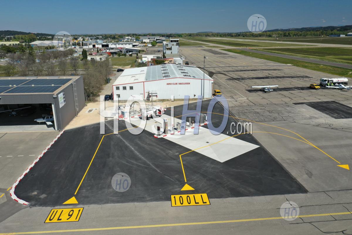 Aéroport D'avignon, Vaucluse, France - Photographie Aérienne