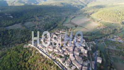 Vue Aérienne De Puycelsi, Ville Médiévale En Hiver, France - Vidéo Drone