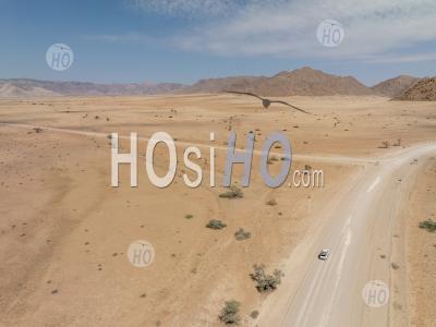 Véhicule 4x4 Sur Desert Road D1273 À Proximité De Solitaire, Namibie - Photographie Aérienne