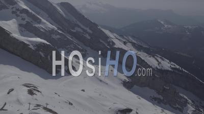 La Station De Ski De La Clusaz Au Coucher Du Soleil, Vidéo Drone