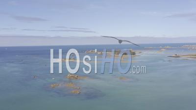 Vidéo Par Drone De Plougrescant, Carreg Iliao, L'île Pinus Et L'île Yvinec