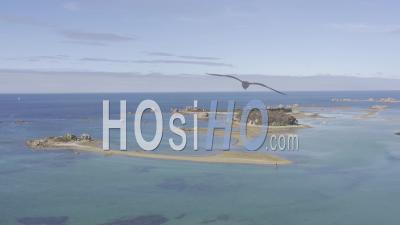 Vidéo Par Drone De Plougrescant, Carreg Iliao, L'île Pinus Et L'île Yvinec