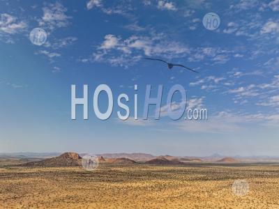 Paysage Désertique Avec Des Collines De Granite Ed Autour De La Montagne Brandberg, À Proximité De La Ville D'uis, Namibie - Photographie Aérienne