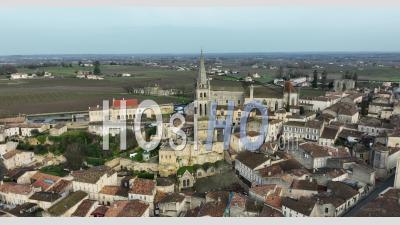 Ville De Saint-Emilion, Ville Médiévale, Vignoble De Bordeaux, France - Vidéo Par Drone