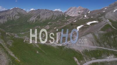 Route Du Col Agnel Entre Le Queyras Et Le Piémont Italien - Vidéo Par Drone