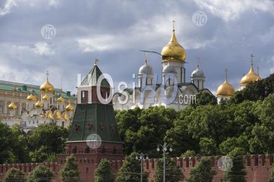 Vue Sur Le Palais Du Kremlin De Moscou Et Le Complexe D'églises