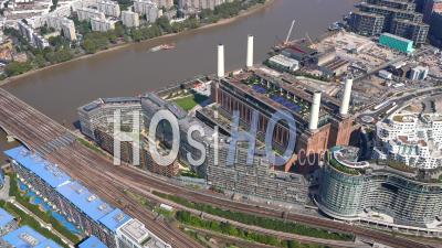 La Centrale électrique De Battersea, Londres Filmée Par Hélicoptère