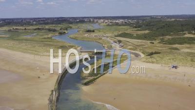Survol Des Sables D'olonne, La Plage Des Granges - Vidéo Par Drone