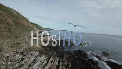 Falaises Sauvages Et Vues Sur La Mer De La Manche - Vidéo Par Drone