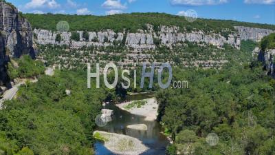 Défilé De Ruoms Et La Rivière Ardèche, Gorges De L'ardèche, France - Photographie Aérienne