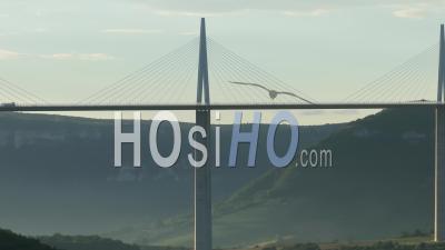 Vallée Et Viaduc De Millau Sur Le Tarn - Vidéo Par Drone