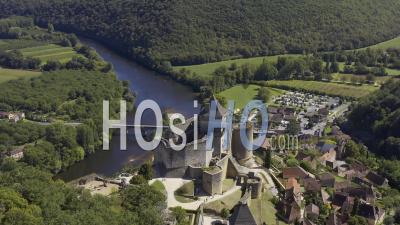Vue Drone De Castelnaud La Chapelle, Le Château De Castelnaud, En Arrière-Plan La Rivière Dordogne, Le Pont