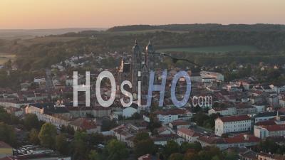 Basilique Saint-Nicolas De Port Au Lever Du Soleil – Vidéo Par Drone