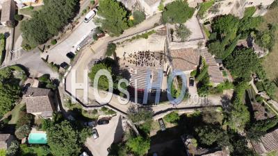 Village Et Amphithéâtre Des Taillades, France - Vidéo Par Drone