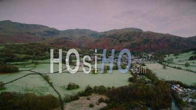 Coniston, Lake District, La Maison De Bateau En Course Spead Vidéo Drone